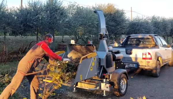 GL&D PREDATOR 6.2 inch Towable 750kg Woodchipper with 35hp Engine